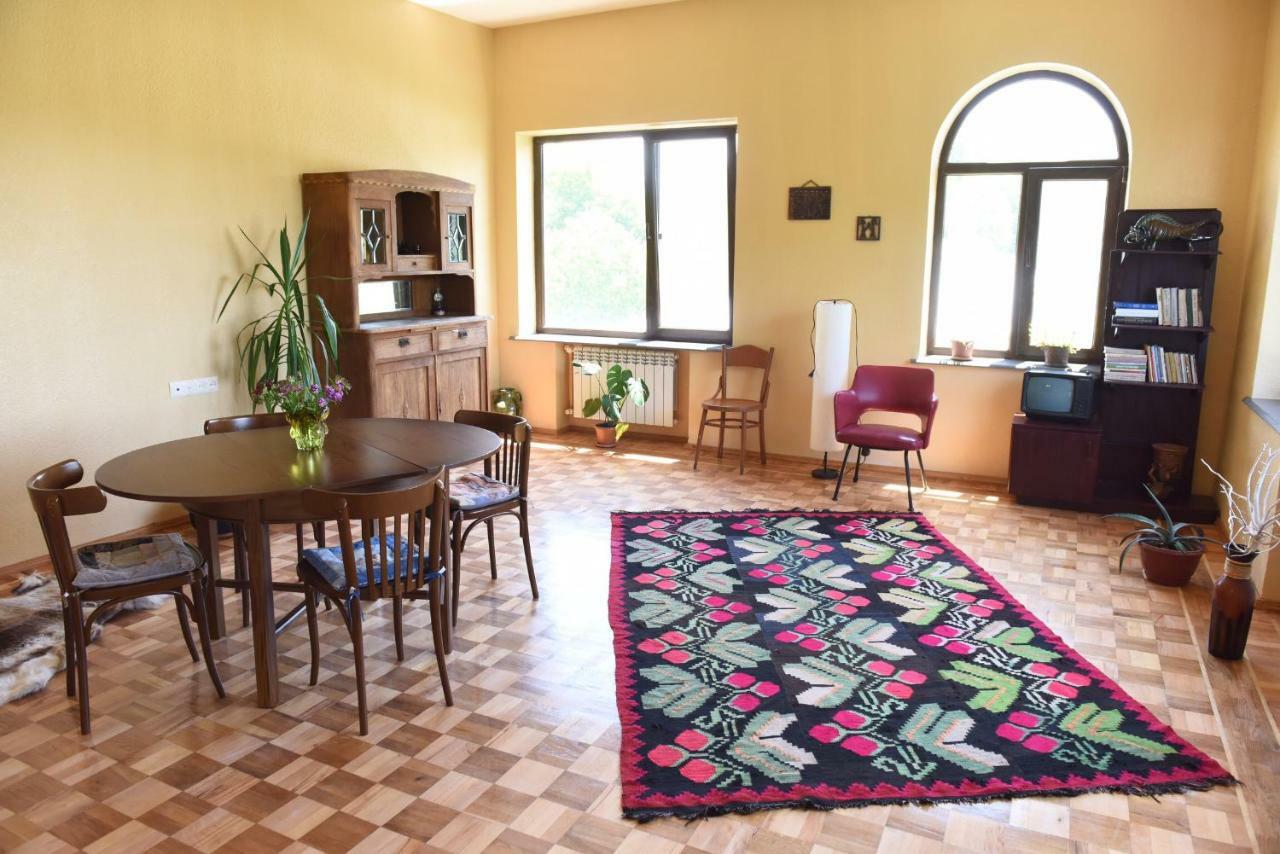 Red House Hatis Katnakhpyur Ngoại thất bức ảnh